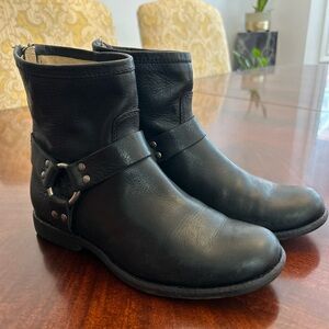 Frye Phillip Harness Short Boots Black Back Zip Closure Women 8 B Pre-loved